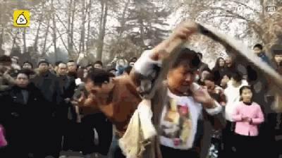 在公园吃瓜群众,吃瓜群众欢乐多