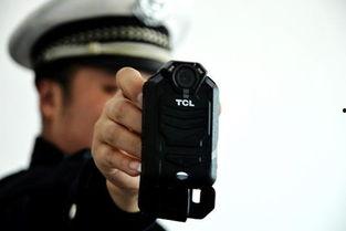 吃瓜群众拍下警察出警,吃瓜群众捕捉警察出警英勇瞬间