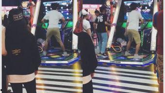 群众聚集吃瓜视频,吃瓜视频背后的社会现象解析