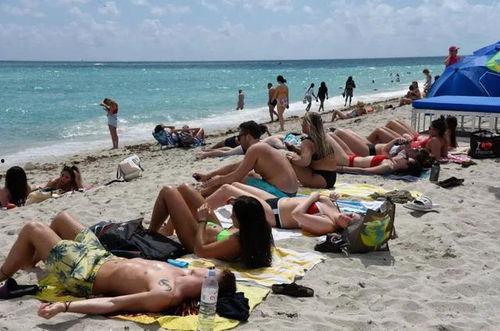 海滩吃瓜群众,吃瓜群众的欢乐时光